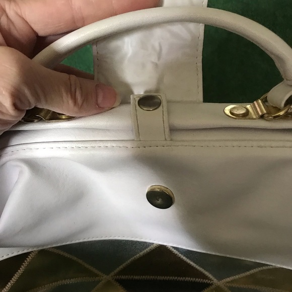 White bag with variations of geometric shapes in shades of metals. Strap incl. - Picture 7 of 7